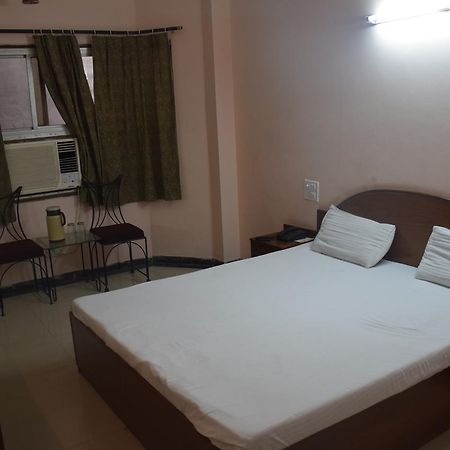 Capital O 84122 Hotel Trilok Palace ชัยปุระ ภายนอก รูปภาพ