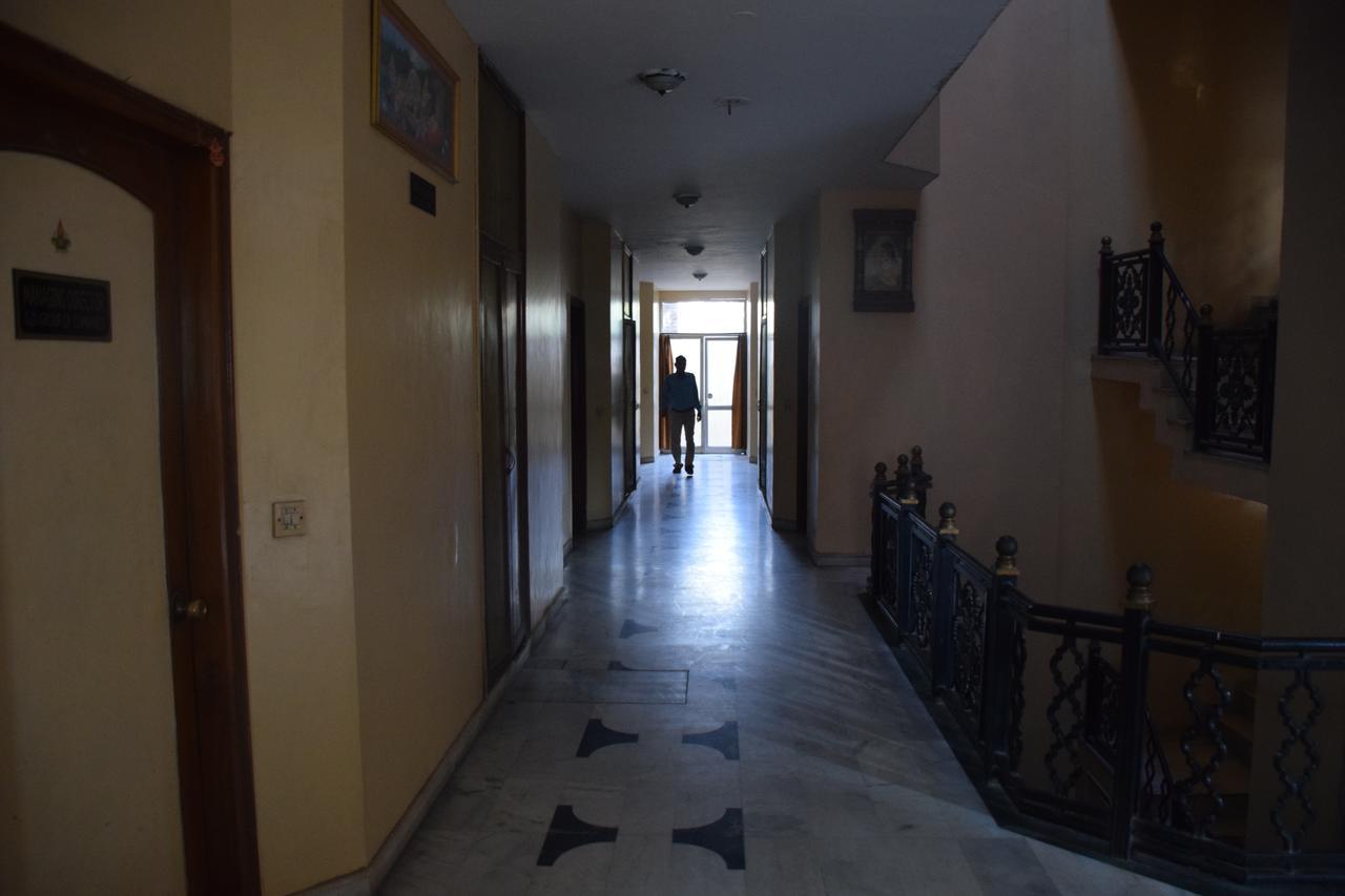 Capital O 84122 Hotel Trilok Palace ชัยปุระ ภายนอก รูปภาพ
