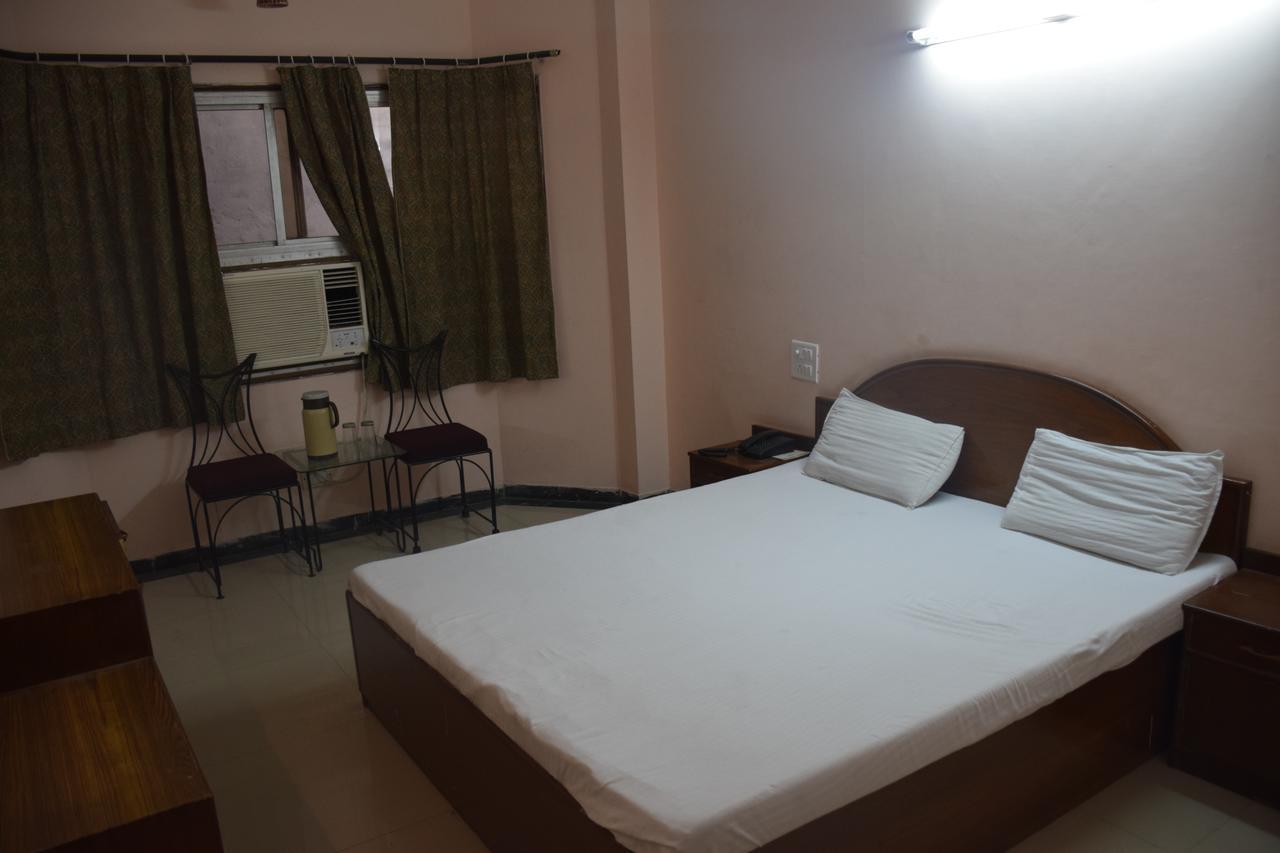 Capital O 84122 Hotel Trilok Palace ชัยปุระ ภายนอก รูปภาพ