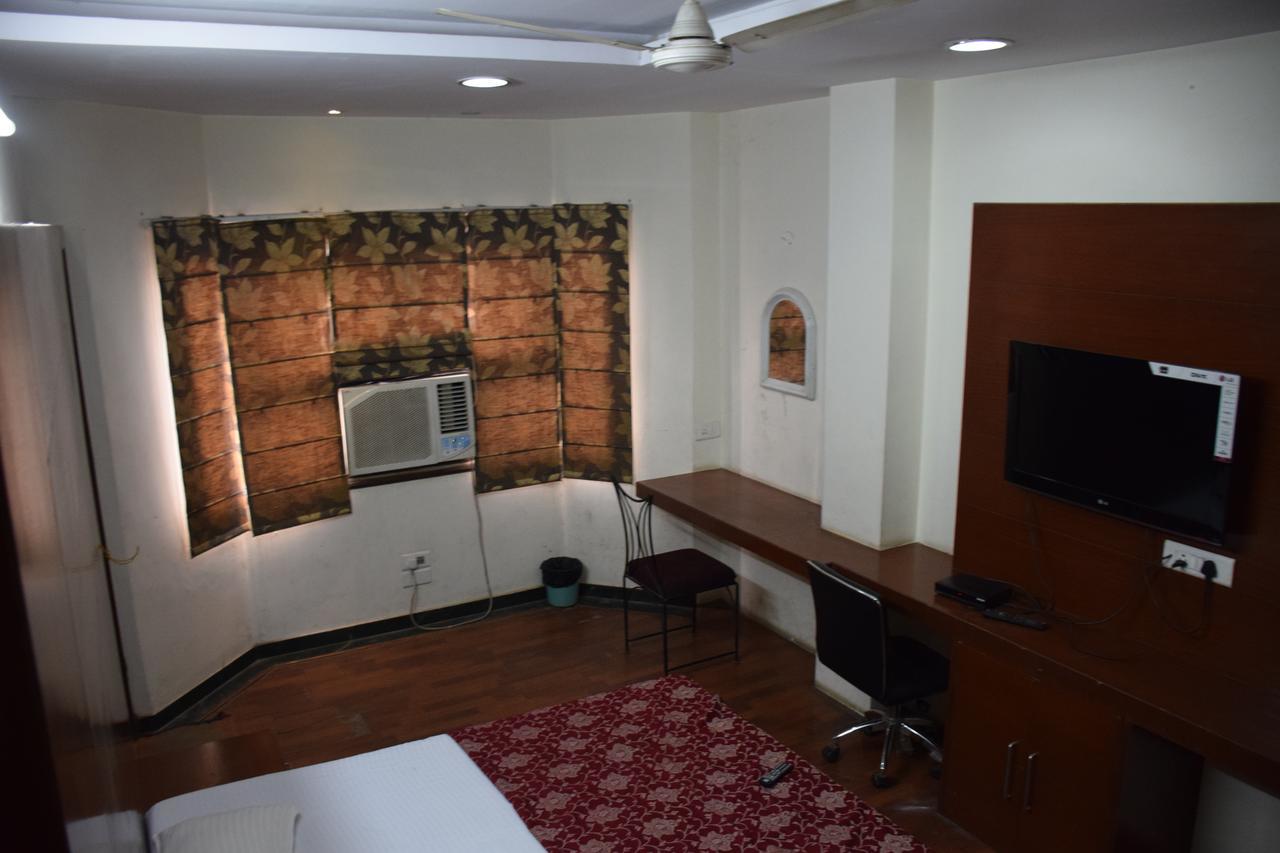 Capital O 84122 Hotel Trilok Palace ชัยปุระ ภายนอก รูปภาพ